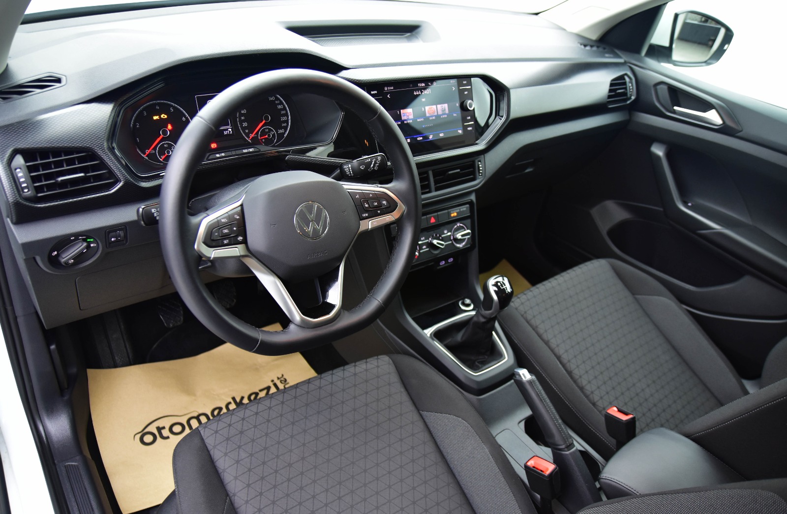 VOLKSWAGEN T-CROSS 14